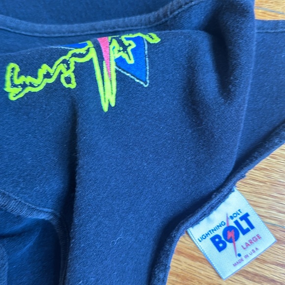 Vintage Retro 90s Shark Tank - Picture 6 of 6